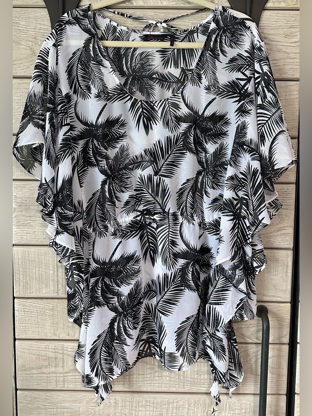 NWOT Sofia Vergara Women’s Black & White Palm-Print Flutter Sleeve Top XL